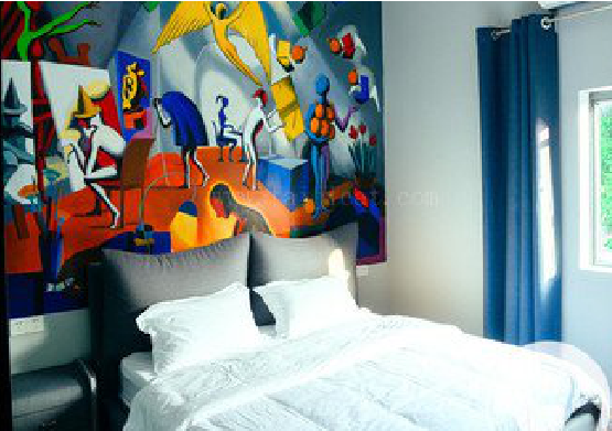 崇义对于酒店的墙体彩绘而言更注重哪些方面？